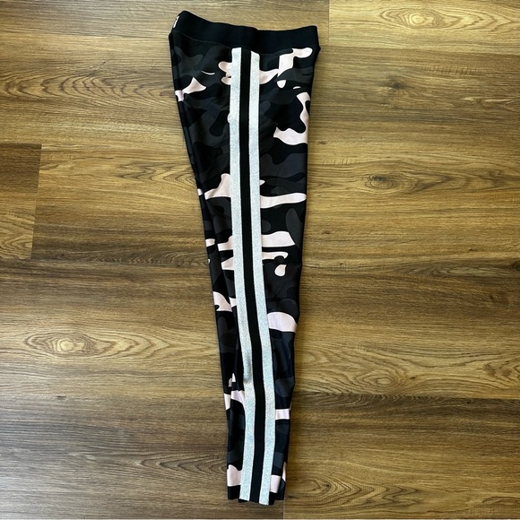 Ultracor Revolve Women’s Pink Camo Silver Side Stripe Leggings High Rise Medium - Picture 5 of 10